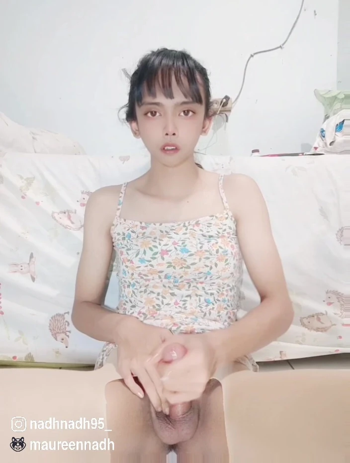 MaureenNadh: 第一次品尝我自己的精液。打手枪和双射