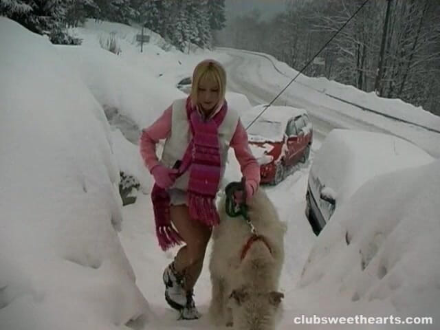 SkinnySweetHearts: Lesley pleases her pussy
