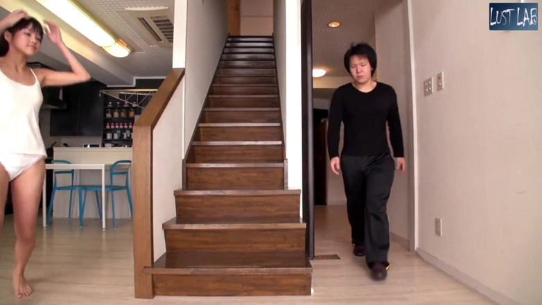 Lust lab: Zły cud współlokatora - otoczony przez dziewczyny, jego zwykłe życie z dnia...