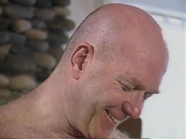 Cumming Soon: O drăguță cu țâțe frumoase este linsă în pizdă pe canapea și este...