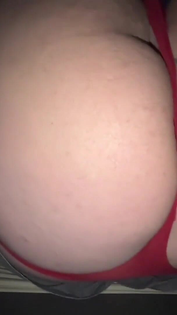 Do I Look Good in Red? Good Enough to Eat? (BubbleButt SlutX)
