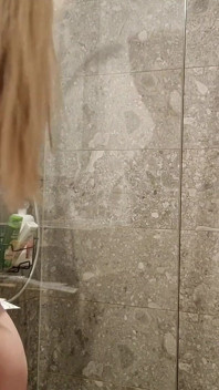 Heiß unter der dusche