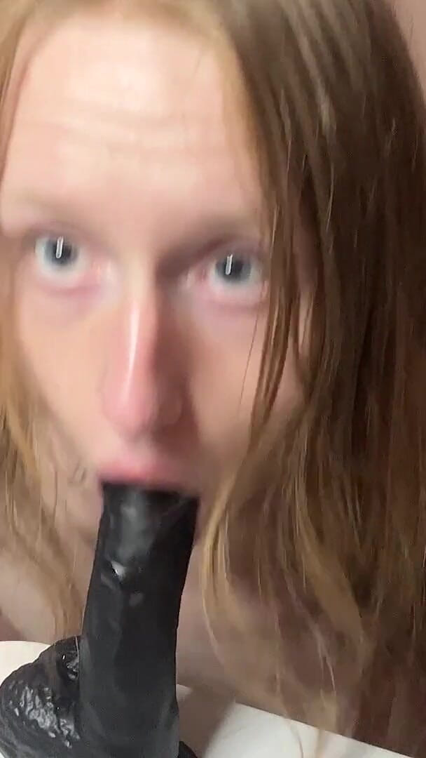HotRedWildcat: bare kaale dildo aur gendon par land chusaee choosna