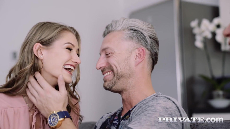 Private.com: Tiffany Tatum ve Gabi Gold çifte sakso çekiyor ve harika bir üçlü seks...