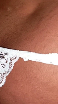 Partie 3, une jolie fille perd sa virginité pour la première fois. Sexe hardcore très douloureux. Une étudiante du village baise.