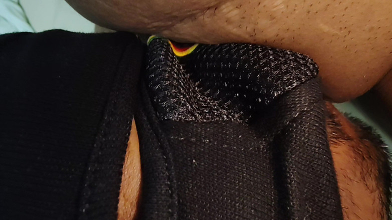 Cute queen: 继兄岳母吮吸我的鸡巴，然后舔我的阴户