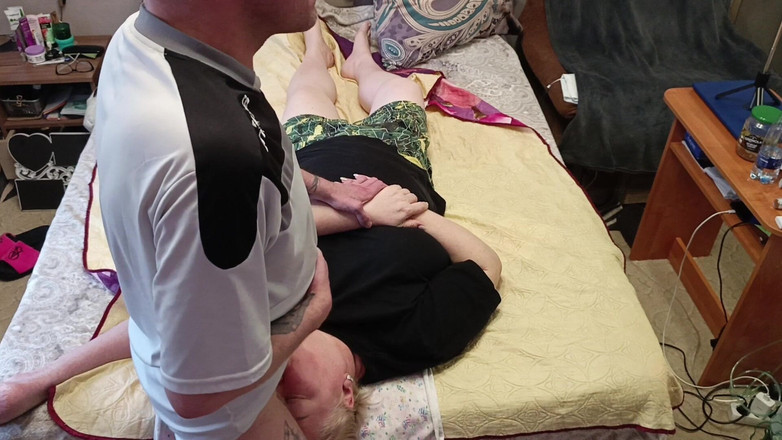 Zona901: Saya melancap zakar saya dan mengongkek ibu tiri saya di...