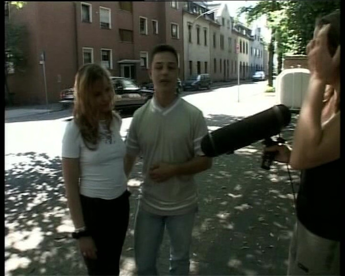 Homemade Market: Awek comel dari Jerman kena tolong zakar dalam casting amatur