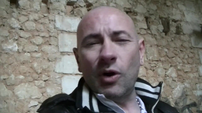 Gaybareback: La salope Brandon se fait baiser sans capote par top...