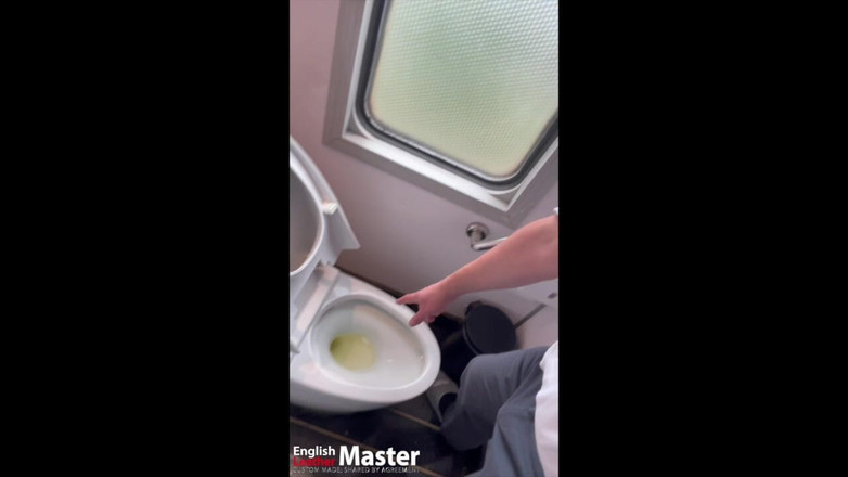 EnglishLeathermaster: 25 Minuten mehrere Pisse-Videos von ungeschnittenem papi