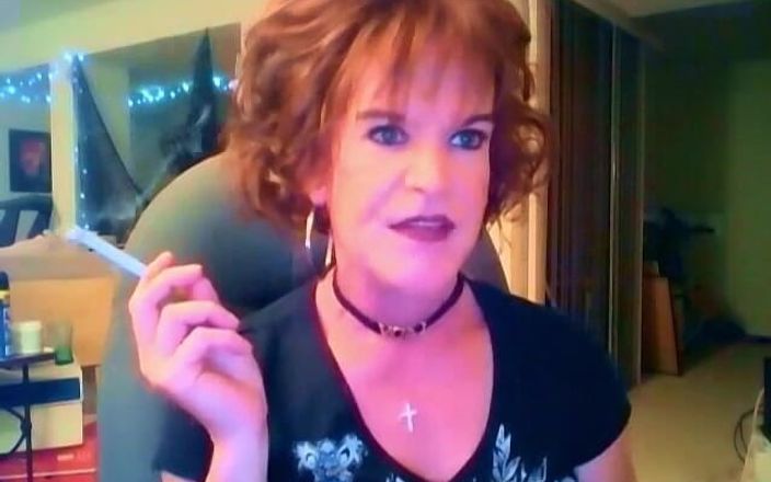 FemmeCheri120: Los archivos de Cheri Paige - yo en modo puta fumando...