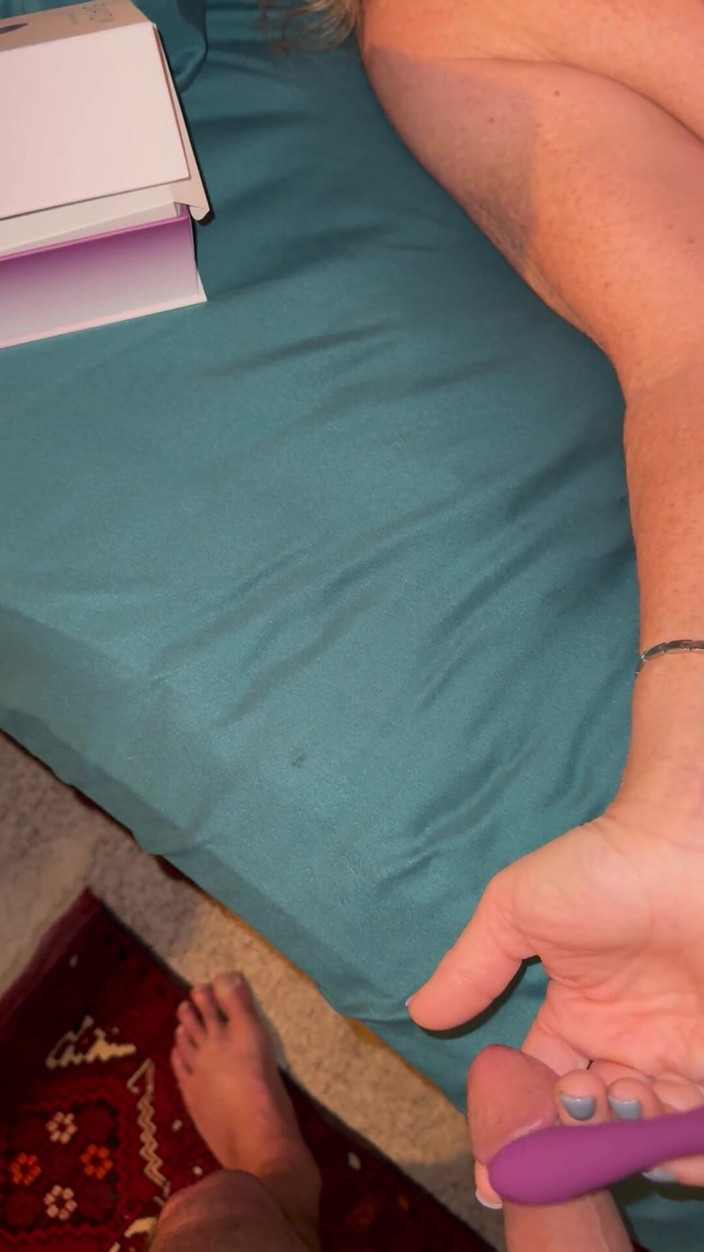 Bonewizzard69: Bonemaiden recebe um novo brinquedo de ela usa em si...