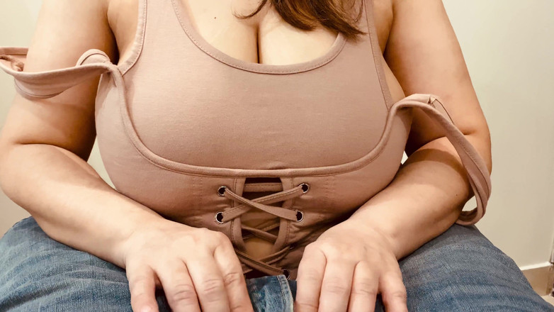 Faustina Pierre: Dess styvmamma Titjob Time Tittyfucking med sina stora oljade bröst