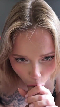น้องสาวต่างแม่ส่งรูป nude ผิดพลาด - หัวนมใหญ่ของเธอเต็มไปด้วยน้ำเงี่ยน