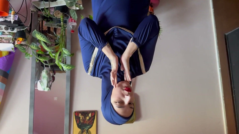 lanalovacutie: Hijab Striptease