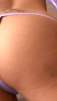 Vanessa Leon, eine brünette latina, untreue schlampe, genießt es, vor vergnügen zu schreien, während sie fickt und blowjobs gibt