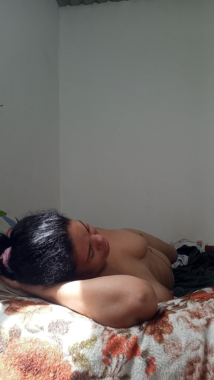 Valkyrieandluigy: Krásná přítelkyně kouří hluboko do krku