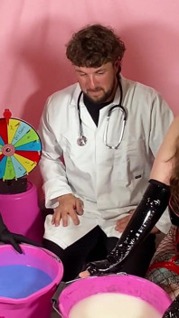 Anatomie umană Sploshing și Gunge Spin the Wheel!