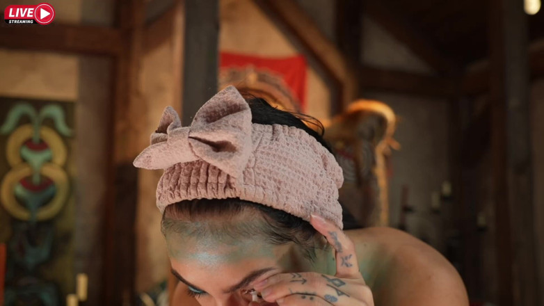 WeAreNewbies: Cosplay Alexy Glow-up na czacie na żywo
