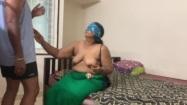 Karthi: Hintli üvey kız kardeş dışarı çıkmaya hazırlanıyor