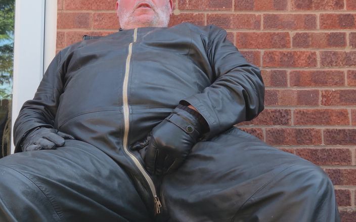 Leatherman63: Leather Wank