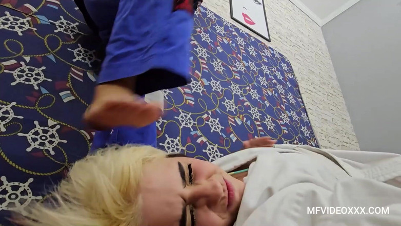 MF Feet: Un duro calcio sul viso