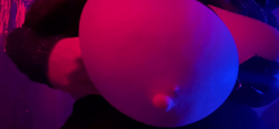 Hunnybrat: 巨大な一つの胸のドロップ