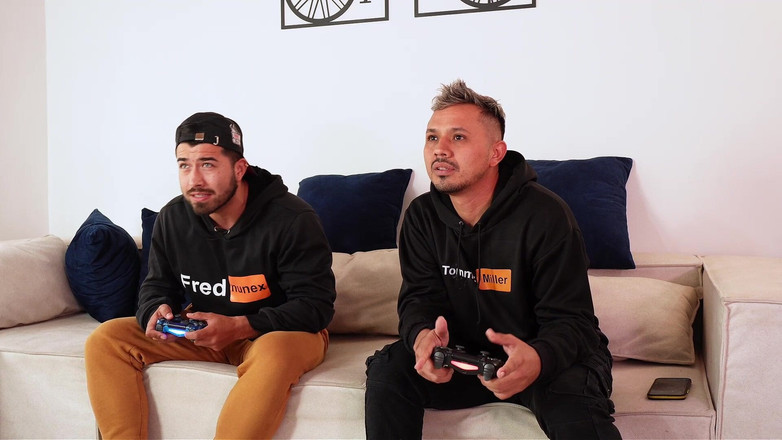 KARINAMILLER: पड़ोस नियंत्रण से बाहर हो जाता है और हम अंत में सभी दूध निचोड़ते हैं