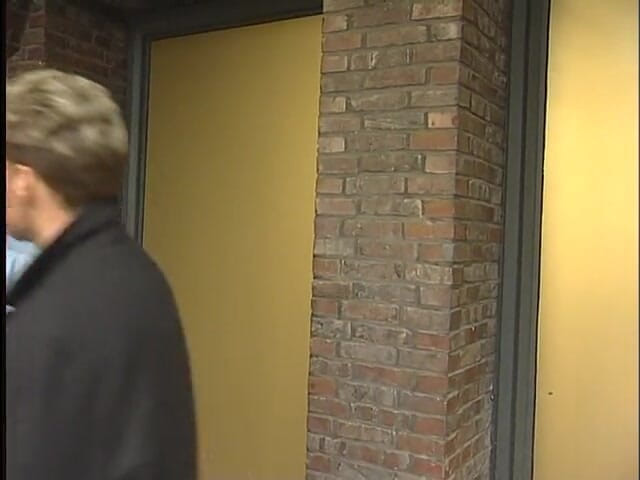 Lucky Cooch: Vacker blond brud vid intervjun