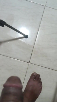 Kocası karısının götten ve amından sikilmesini izliyor