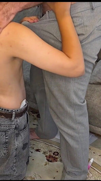 Papa Monster Geeft Krullende Twink Pijnlijke Les