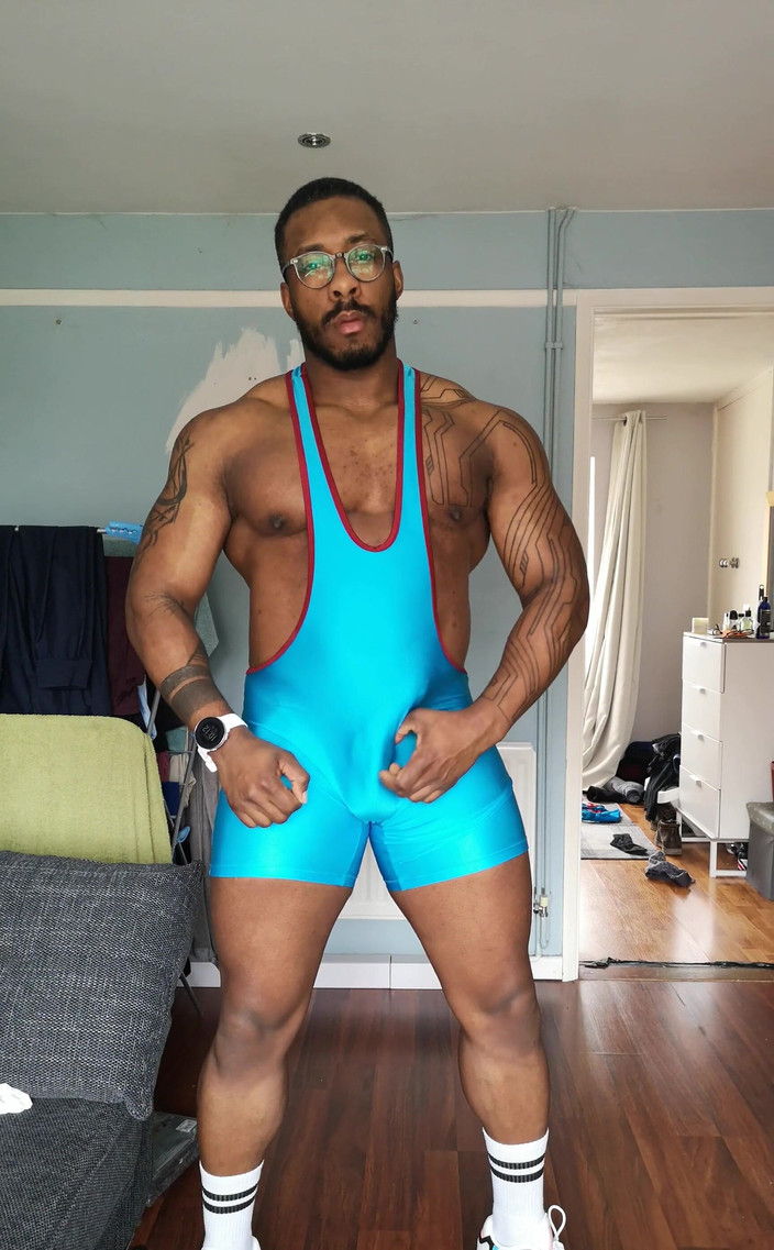 Amadeus: Больше жука члена на этой неделе, как я буду дома в течение 6 дней