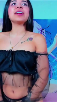 Cachonda lesbiana chorrea mientras juega con sus amigas