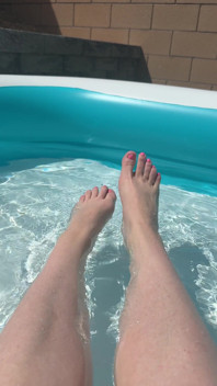 Solo pie jugar en la piscina