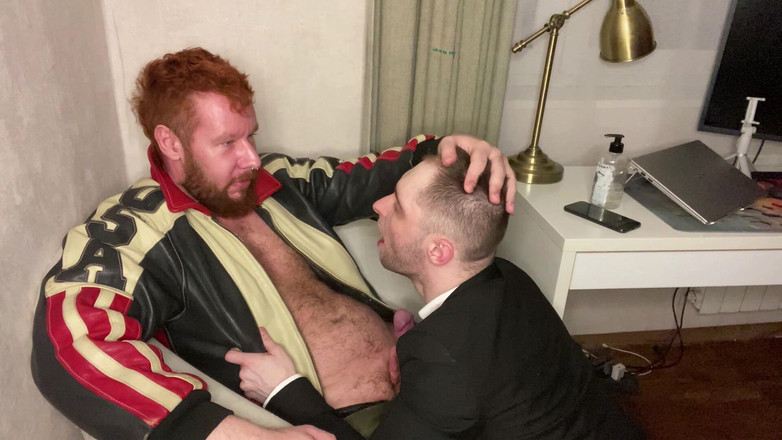 KinkySirius: Część 1. Kinkysirius w garniturze ćwiczy na maksimum z ustami i z...