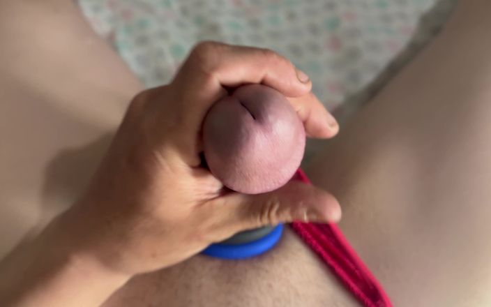 Sissy Lingerie: Bir sürü yarak halkası takan kırmızı iç çamaşırlı mastürbasyon