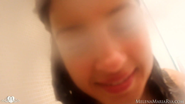 Melena Tara: Hot teen Maria doing a big squirting fountain