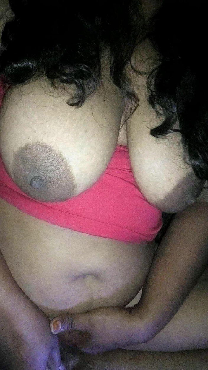 Sadia vabi: Sadia má sex na webové kameře se svým přítelem