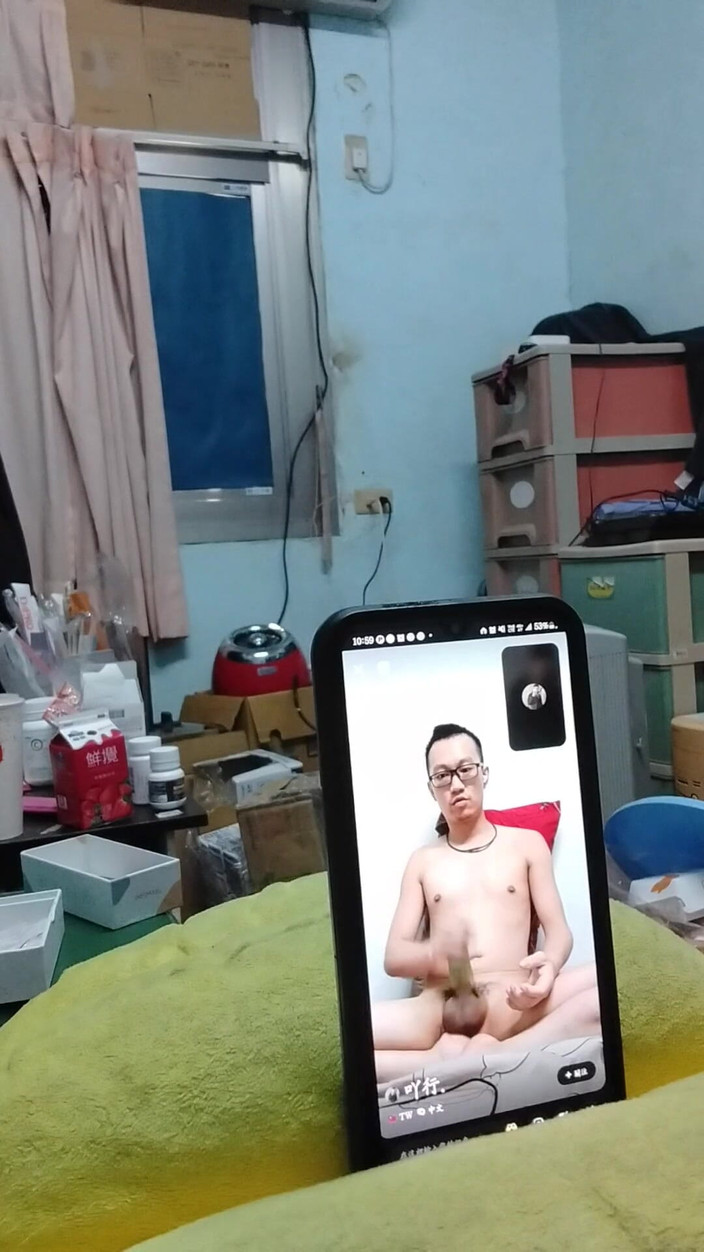 Gaysian fun: 随机视频通话显示给陌生人