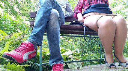 OurFetishLife: Nádherná milfka ukazuje svému nevlastnímu synovi, jak si měnit podložku...