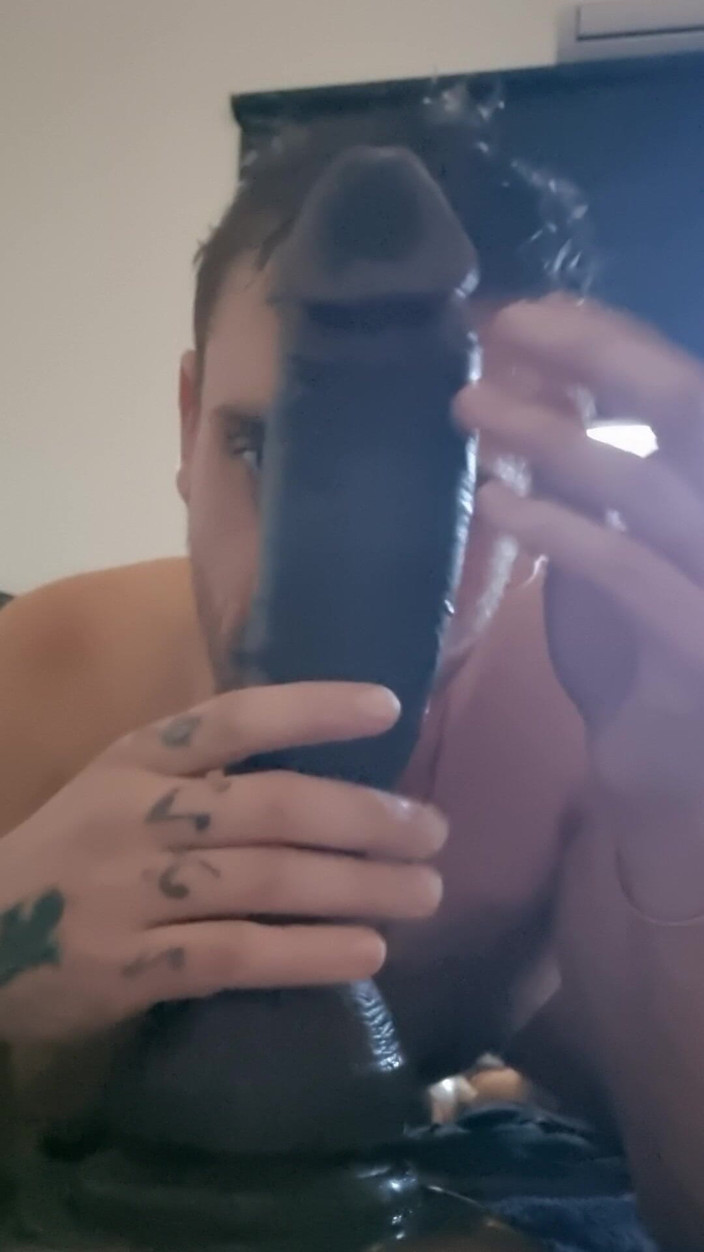 Gecko Lexi: Bbc-dildo lutschen und dirtytalk