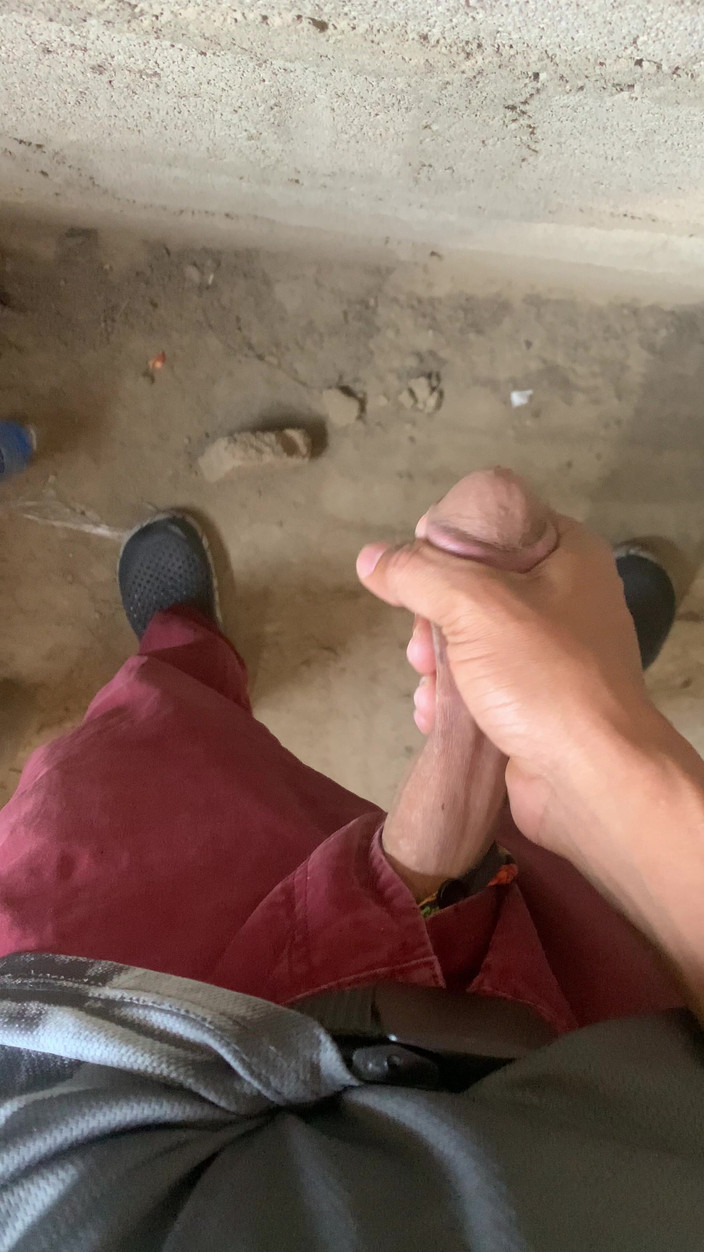 Preek Fans: 未完成の建物でのオナニー