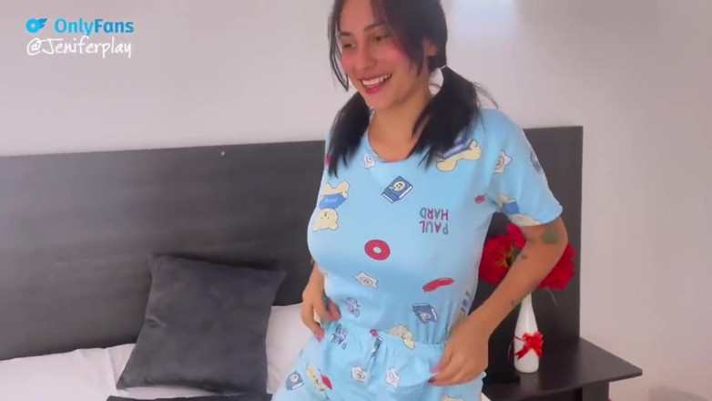 Jenifer Play: 迷失挑战现在必须吃我的阴户