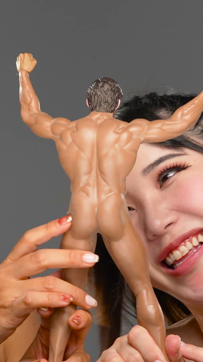 Japan Fetish Fusion: Le loro enormi bocche sul tuo pene diventi l'oggetto sessuale...