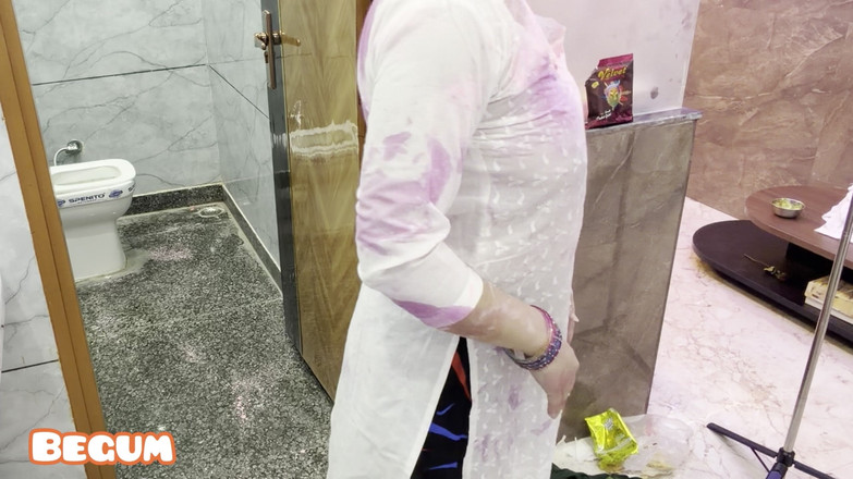 Rukshaar Begum: Keseronokan Holi Bermula Dengan Mengoyak Kurti abang tiri saya