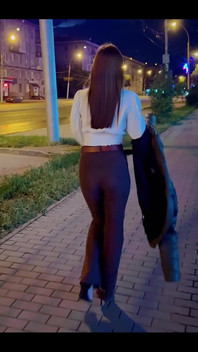 ¡Ven acá, te besaré! Los paseos nocturnos son maravillosos, ¿no?