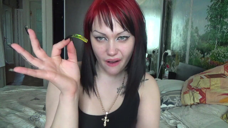 Goddess Misha Goldy: Їсть цукерки зношені, і я теж з'їм тебе