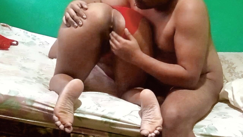 BigassMILF40: タミル語の大きなお尻マッサージにクリームを塗り、彼女の大きな尻に塗り、その後私は彼女を本当に激しく抱いた