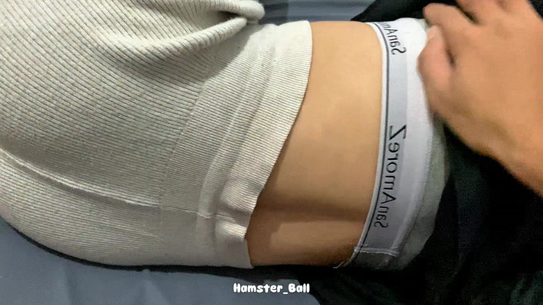 Hamster_Ball: 在她的房间里打扰我的18+穆斯林继妹