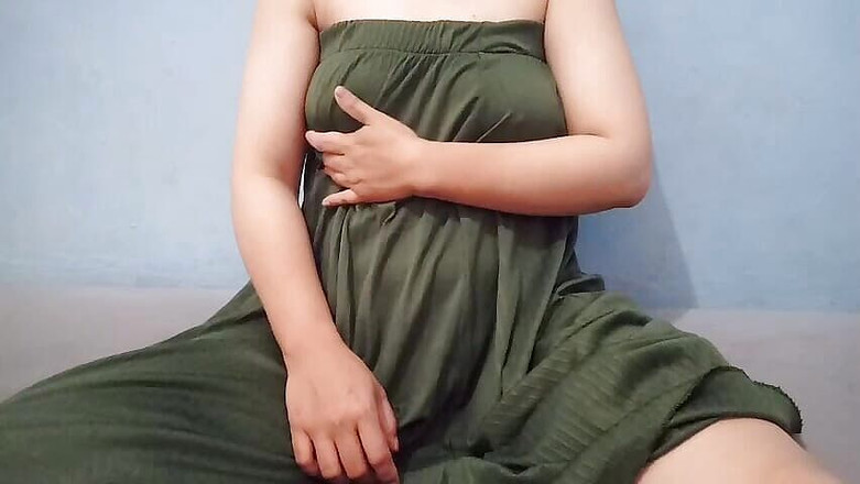 Angelina pop: Hijab mujer bromea con su coño y sus tetas